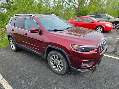 Used 2019 Jeep Cherokee Latitude Plus w/ Comfort/Convenience Group AWD/4WD image 3