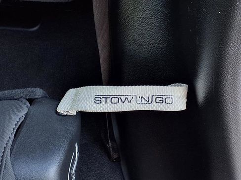 Used 2023 Chrysler Pacifica Touring image 15