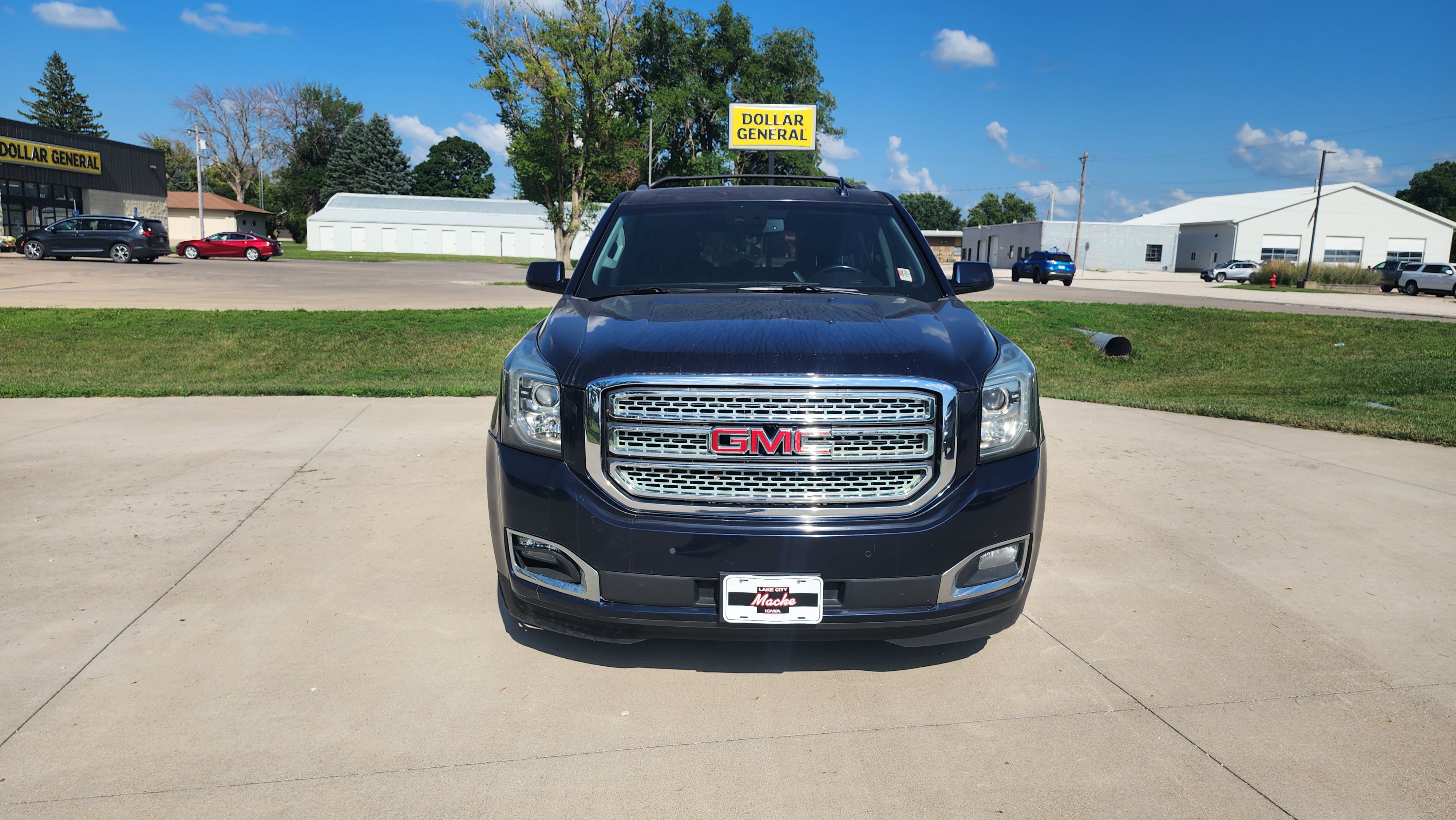 Used 2018 GMC Yukon XL SLT w/ Open Road Package AWD/4WD image 2