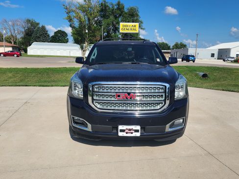 Used 2018 GMC Yukon XL SLT w/ Open Road Package AWD/4WD image 2