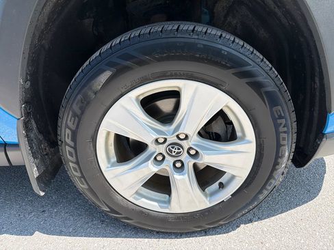 Used 2021 Toyota RAV4 XLE w/ Convenience Package AWD/4WD image 17