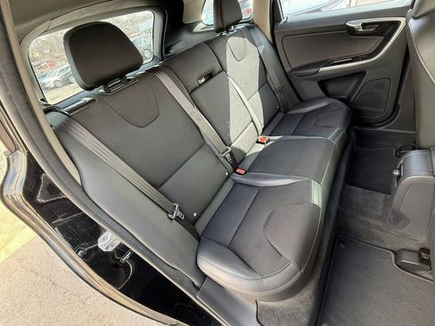 Used 2016 Volvo XC60 T5 w/ Proximity Package FWD image 13
