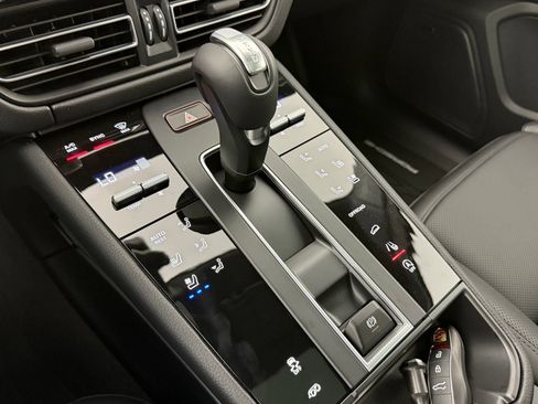 Certified 2026 Porsche Macan AWD/4WD image 19
