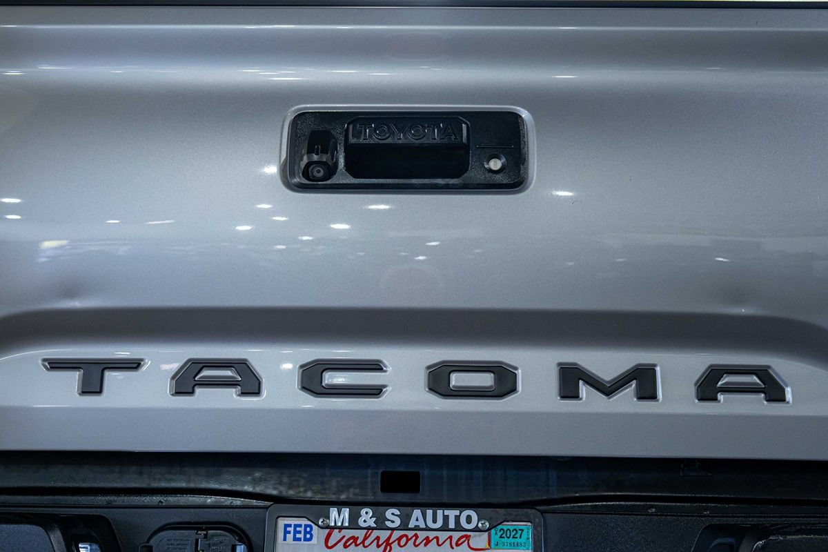 Used 2017 Toyota Tacoma TRD Sport w/ Tow Package AWD/4WD image 11