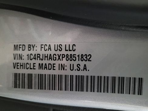 Used 2023 Jeep Grand Cherokee Laredo w/ Luxury Tech Group I AWD/4WD image 33