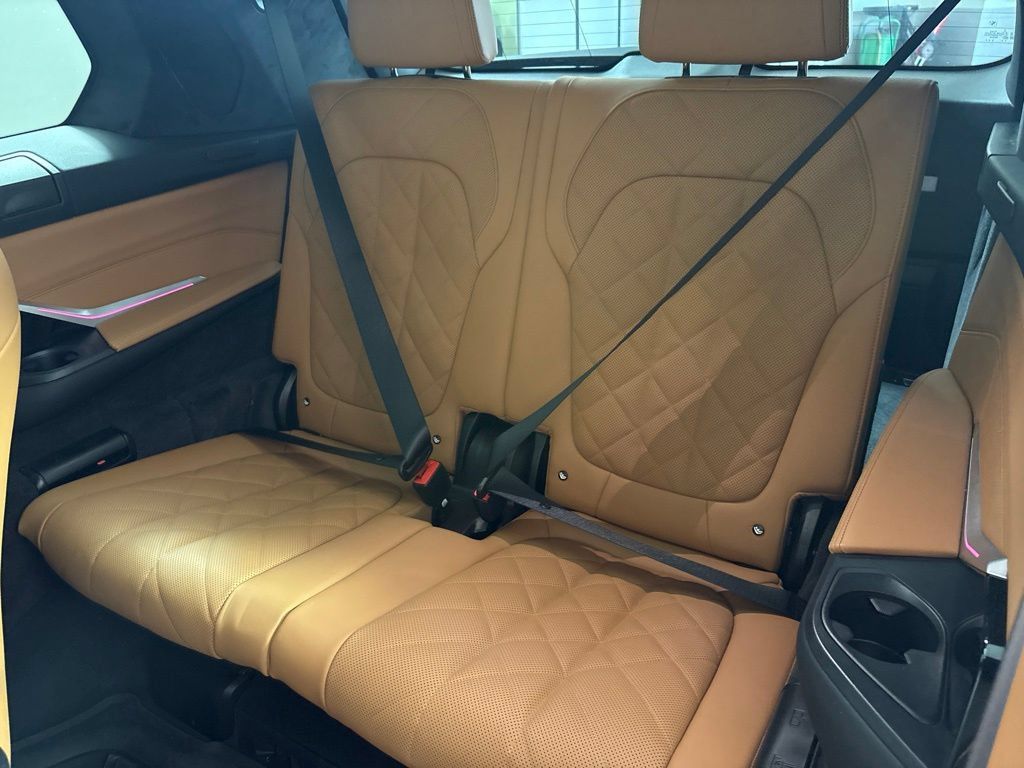 Certified 2026 BMW X7 xDrive40i w/ M Sport Package AWD/4WD image 34