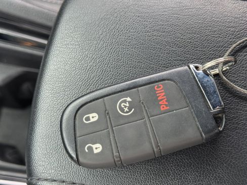 Used 2025 Jeep Compass Limited image 21