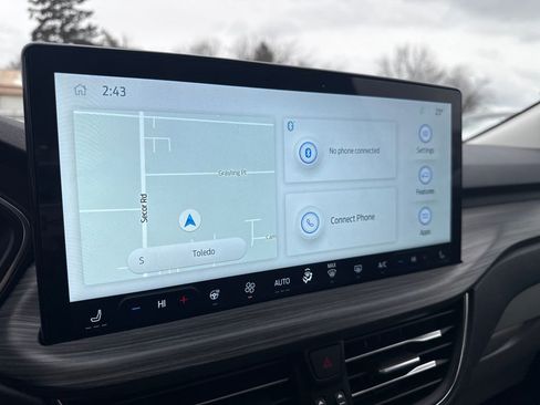 Used 2025 Ford Escape Platinum image 32