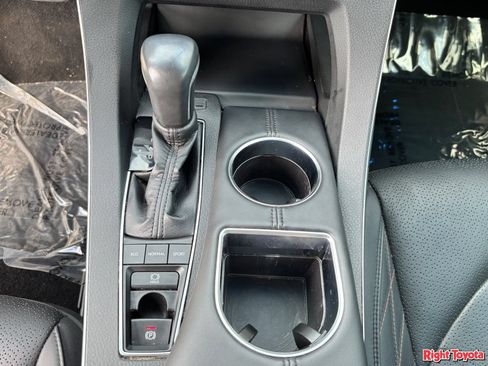Used 2021 Toyota Avalon Limited FWD image 29