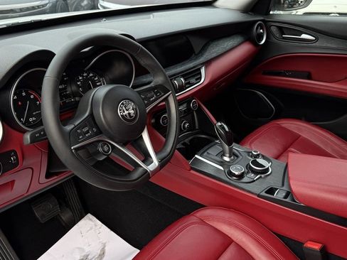 Used 2019 Alfa Romeo Stelvio AWD image 29