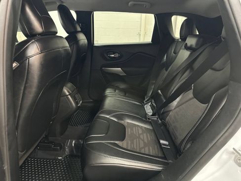 Used 2022 Jeep Cherokee Latitude AWD/4WD image 21