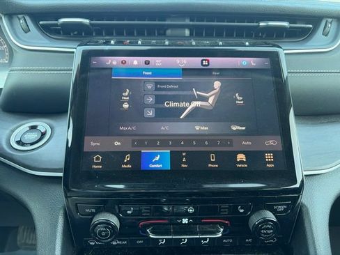Used 2023 Jeep Grand Cherokee L Limited AWD/4WD image 17