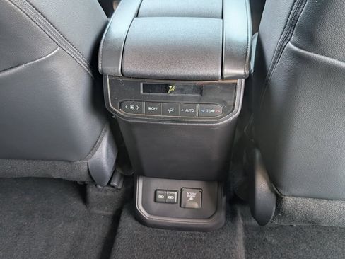 Used 2026 Toyota Highlander Limited AWD/4WD image 8