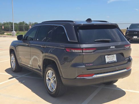 Used 2025 Jeep Grand Cherokee Laredo X RWD image 5