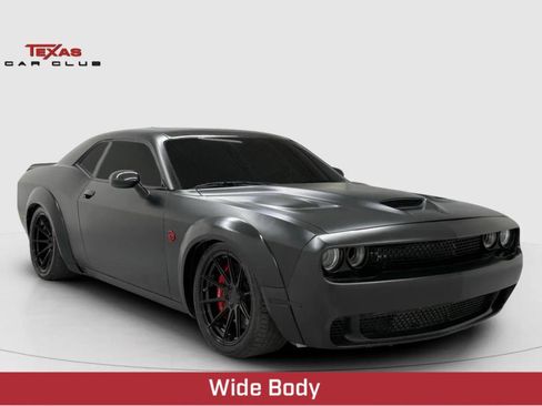 Used 2016 Dodge Challenger SRT Hellcat image 1