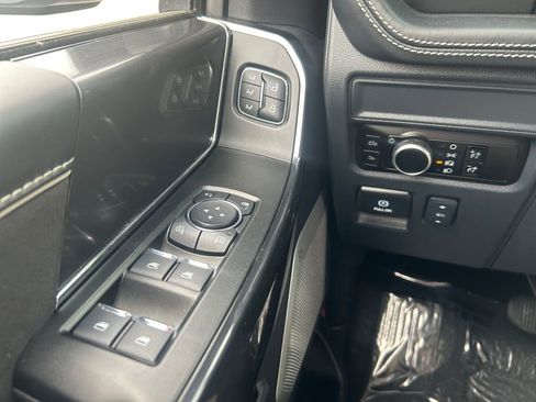 Used 2025 Ford F150 Lightning Platinum image 19