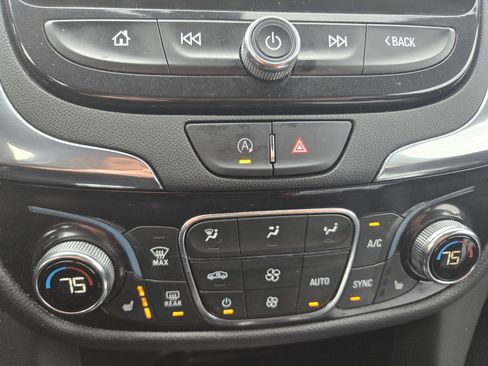 Used 2022 Chevrolet Equinox Premier image 17