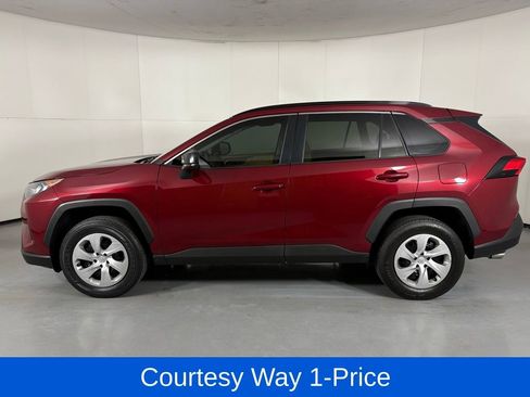 Used 2020 Toyota RAV4 LE FWD image 6