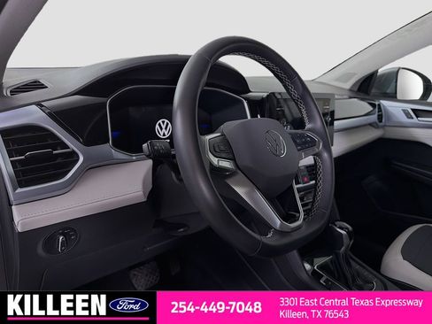 Used 2025 Volkswagen Taos SE image 10