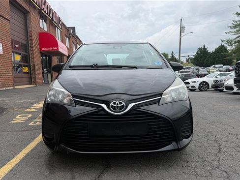 Used 2017 Toyota Yaris L w/ Carpet Mat Package FWD image 2