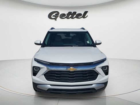 Used 2024 Chevrolet TrailBlazer LT w/ LT Cold Weather Package FWD image 2