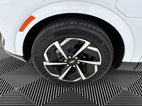 Certified 2025 Chevrolet Equinox EV LT FWD image 9