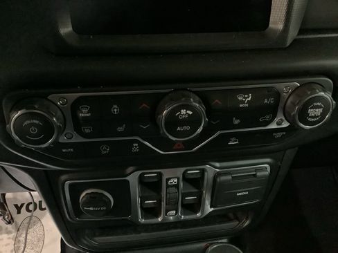 Used 2022 Jeep Gladiator Overland w/ Popular Equipment Package image 27