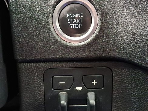 Used 2022 Toyota Tundra SR5 w/ SR5 Convenience Package AWD/4WD image 22