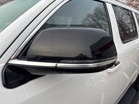 Used 2023 Jeep Wagoneer L Series II image 10