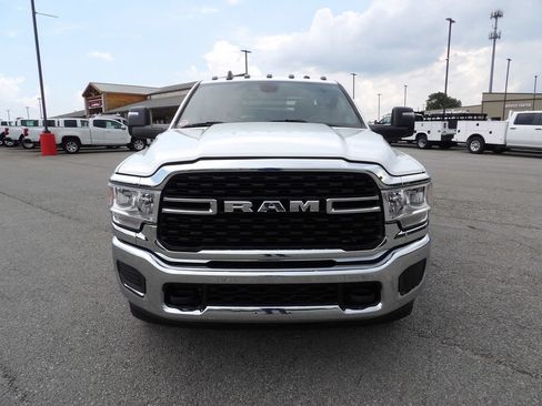 Used 2024 RAM 3500 SLT w/ Quick Order Package 2YG SLT AWD/4WD image 12