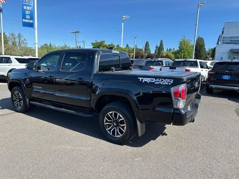 Used 2021 Toyota Tacoma TRD Sport w/ TRD Premium Sport Package AWD/4WD image 4