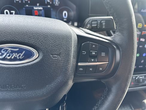 Used 2025 Ford Ranger Lariat w/ Trailer Tow Package image 20