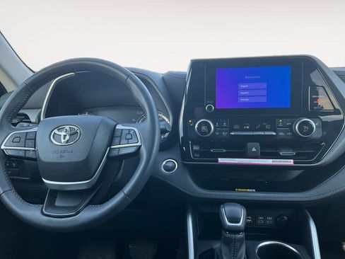 Used 2024 Toyota Highlander XLE image 14