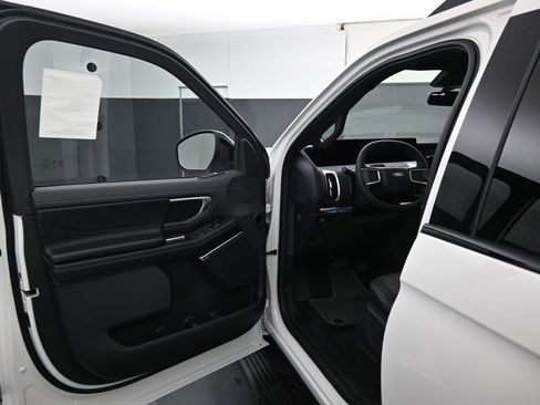 New 2025 Ford Expedition Max Platinum w/ Stealth Appearance Package image 8