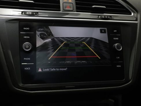 Certified 2023 Volkswagen Tiguan SE R-Line FWD image 9