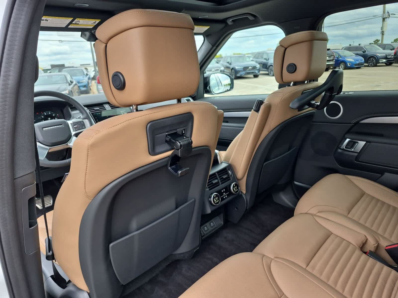 Certified 2025 Land Rover Discovery Dynamic SE AWD/4WD image 18