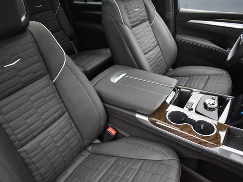 Certified 2026 Cadillac Escalade ESV Platinum Sport w/ LPO, ONYX Package image 39