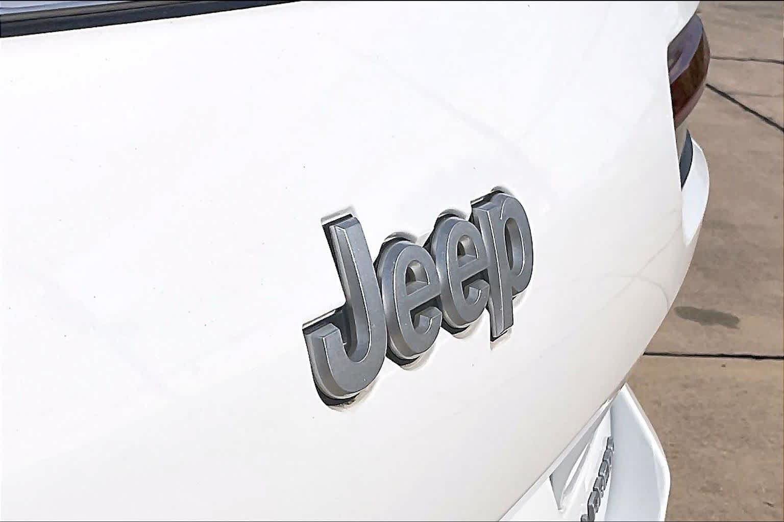 Used 2024 Jeep Grand Cherokee L Laredo RWD image 28
