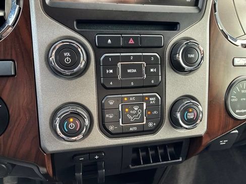 Used 2013 Ford F250 Lariat w/ Lariat Interior Pkg AWD/4WD image 21