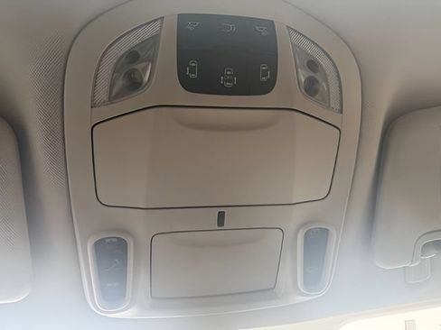 Certified 2024 Chrysler Pacifica Limited FWD image 25
