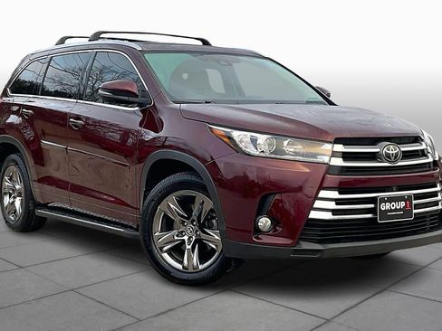 Used 2017 Toyota Highlander Limited image 3