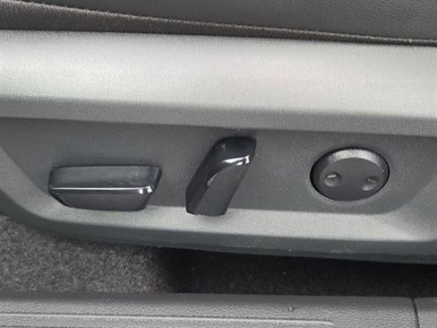 Certified 2025 Nissan Rogue SV image 14