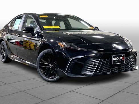 New 2026 Toyota Camry SE image 2
