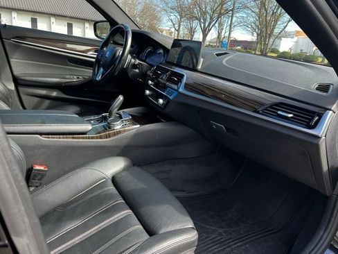 Used 2017 BMW 530i xDrive 530i xDrive image 24