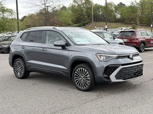 New 2026 Volkswagen Taos SE FWD image 7
