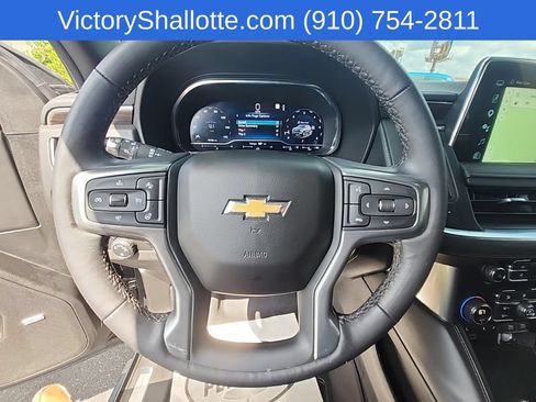 Used 2022 Chevrolet Suburban LT w/ LT Signature Plus Package AWD/4WD image 13