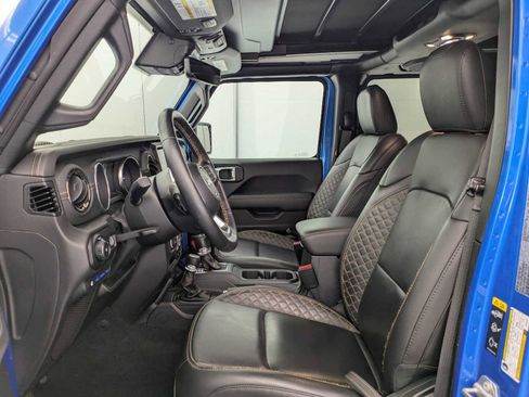 Used 2023 Jeep Wrangler Unlimited Sahara image 18