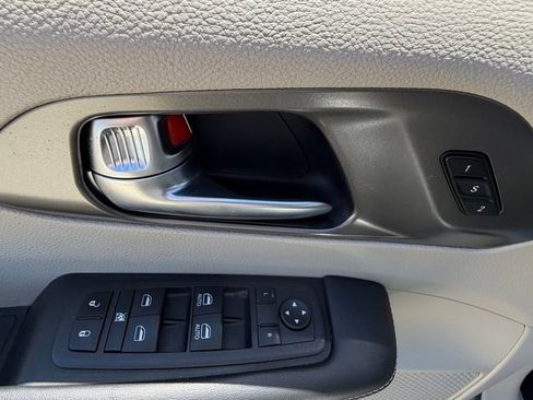 Certified 2023 Chrysler Pacifica Touring-L FWD image 24