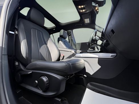 Used 2022 Mercedes-Benz GLB 250 4MATIC w/ Premium Package Lite image 10