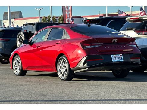 Used 2024 Hyundai Elantra SEL image 6